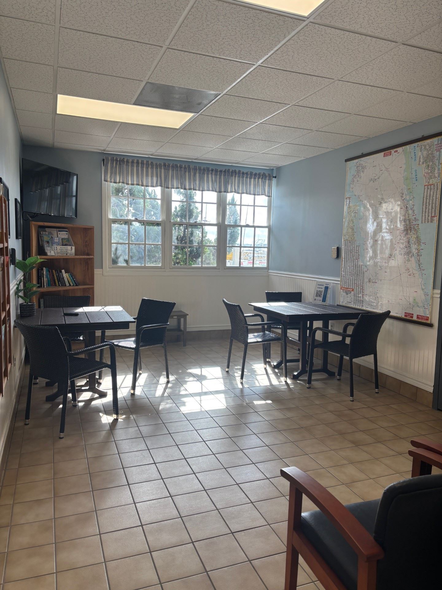 marina hang out room